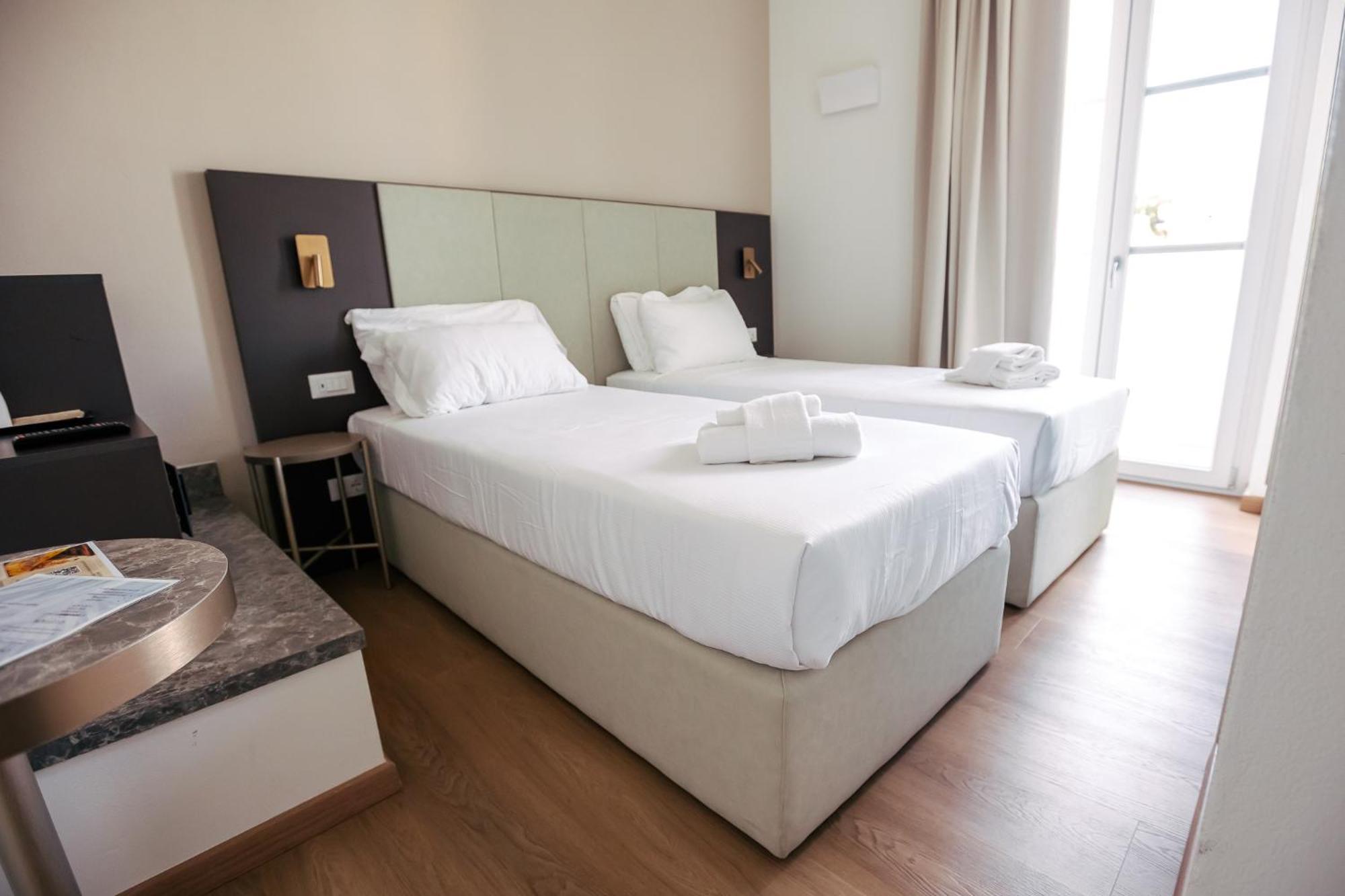 Hotel Arilica Peschiera del Garda Esterno foto